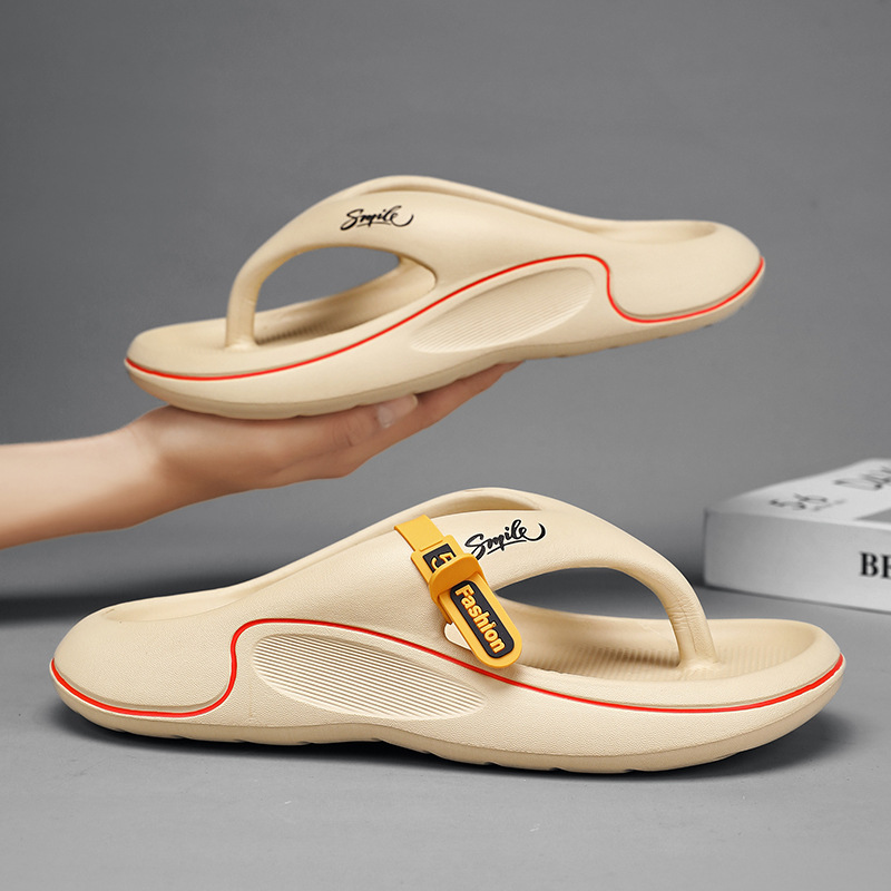 Fashionable flip flops for men in summer  anti slip and anti odor clip on slippers for outdoor beach and leisure activities