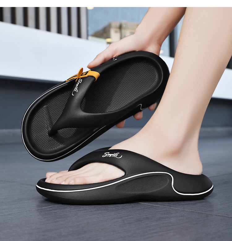 Fashionable flip flops for men in summer  anti slip and anti odor clip on slippers for outdoor beach and leisure activities