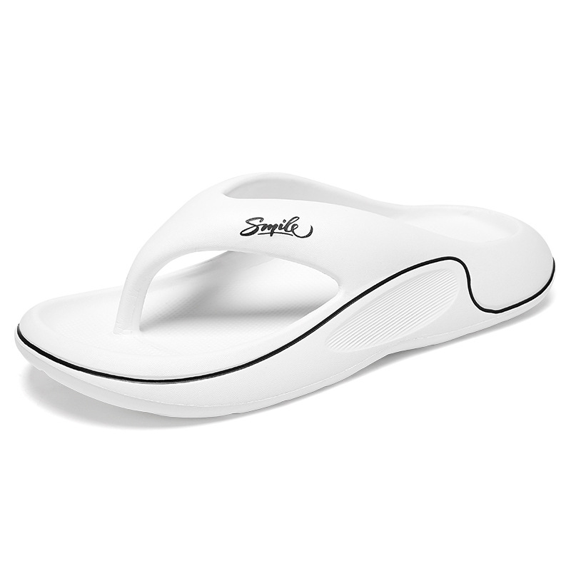 Fashionable flip flops for men in summer  anti slip and anti odor clip on slippers for outdoor beach and leisure activities