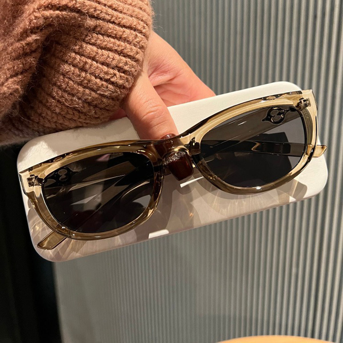 Olive Green Cat-Eye Sunglasses for Women To Make Faces Smaller and Add Style for Street Photography