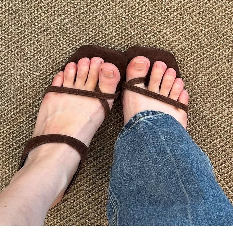 Free delivery of high-quality 2026 new summer women's clothing hot selling square toe cross set toe cool slippers