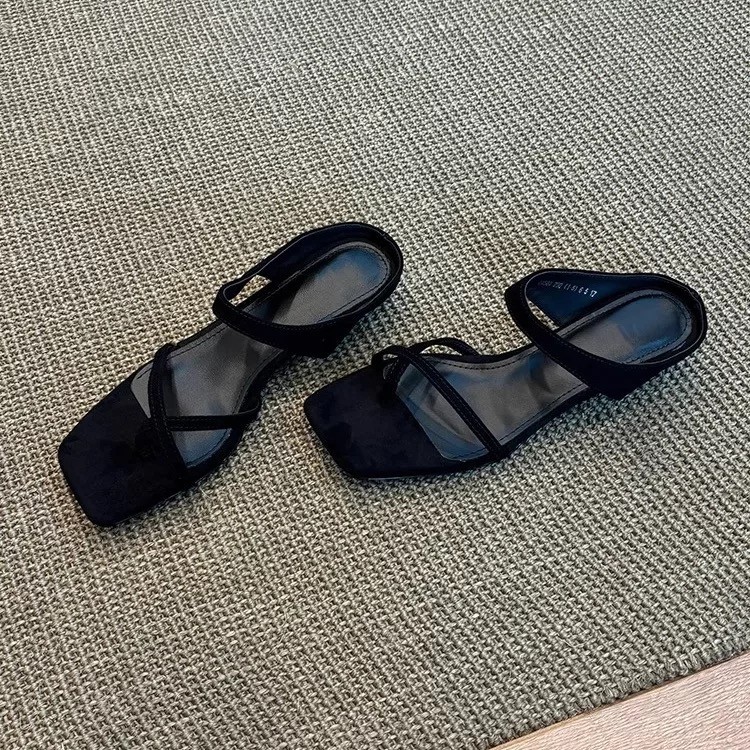 Free delivery of high-quality 2026 new summer women's clothing hot selling square toe cross set toe cool slippers