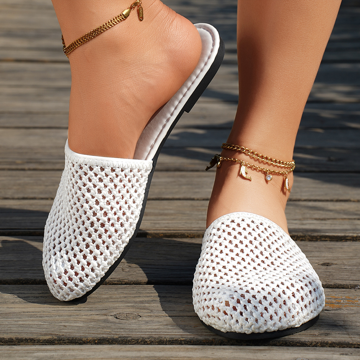 Free delivery of high-quality 2026 new summer women's clothing hot selling Baotou flat bottomed mesh half slippers