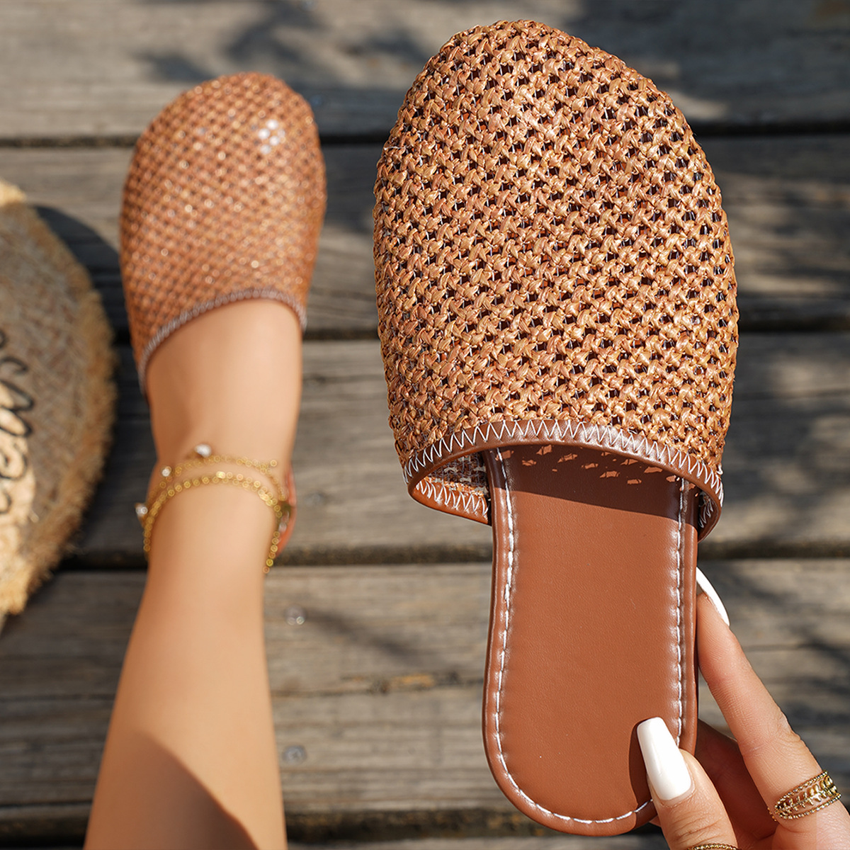 Free delivery of high-quality 2026 new summer women's clothing hot selling Baotou flat bottomed mesh half slippers