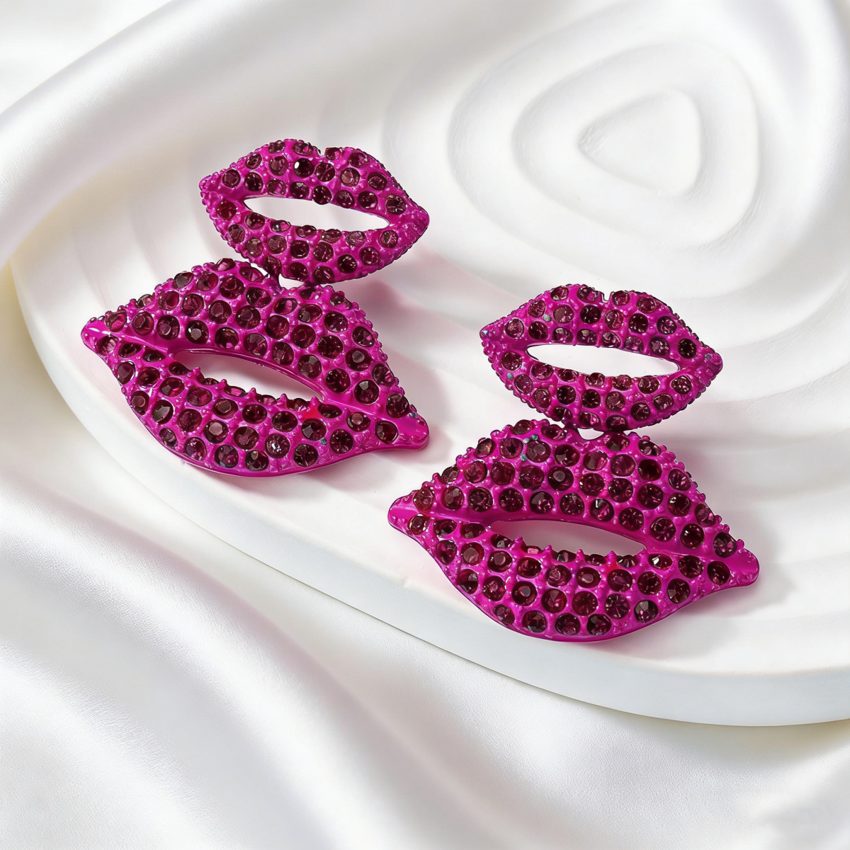 European and American earrings Ladies' Geometric Personalized Lips Diamond Pendant Earrings Versatile high-end earrings