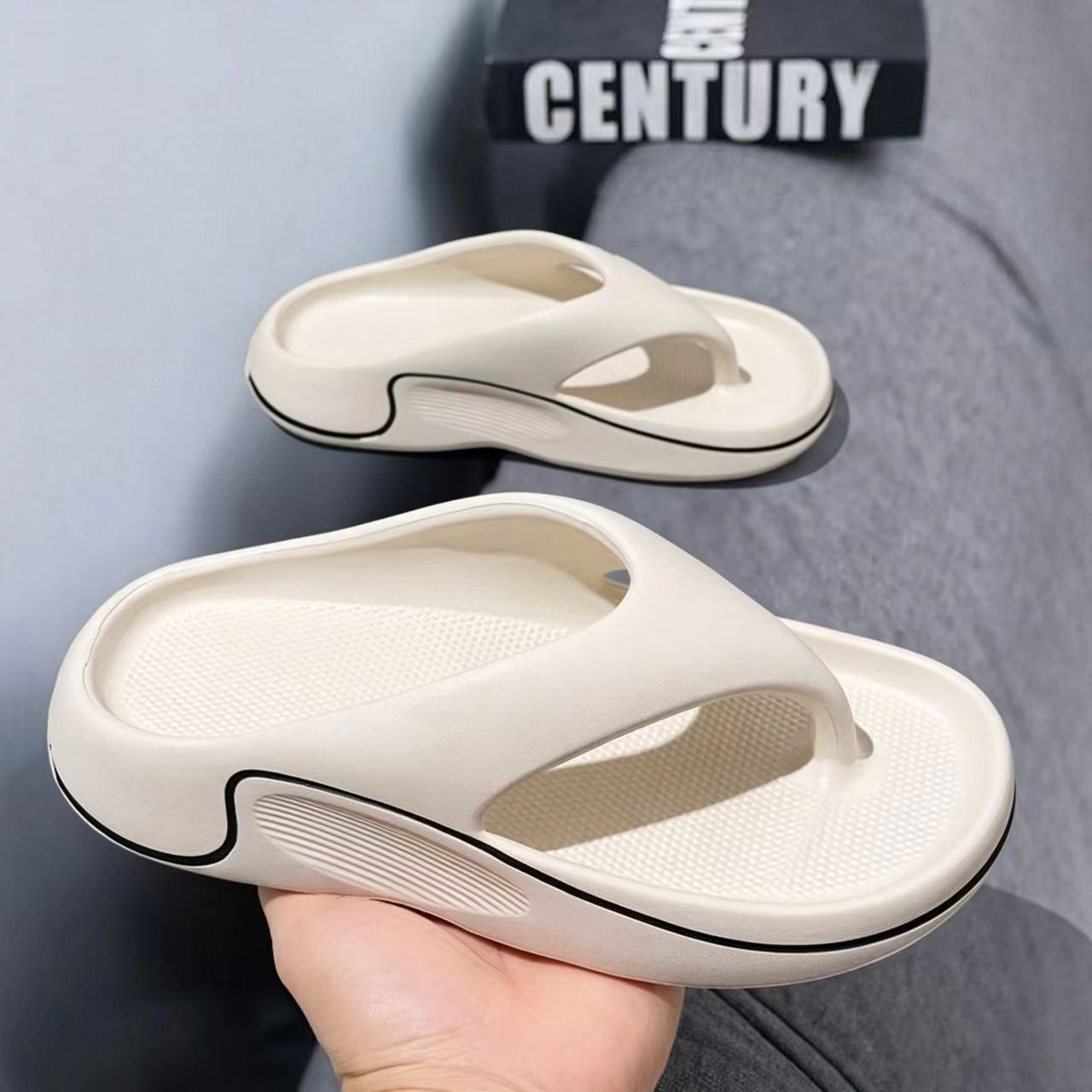 Men's flip flops for summer wear  wear-resistant thick soled slippers  beach sandals with toe rests  anti slip sandals