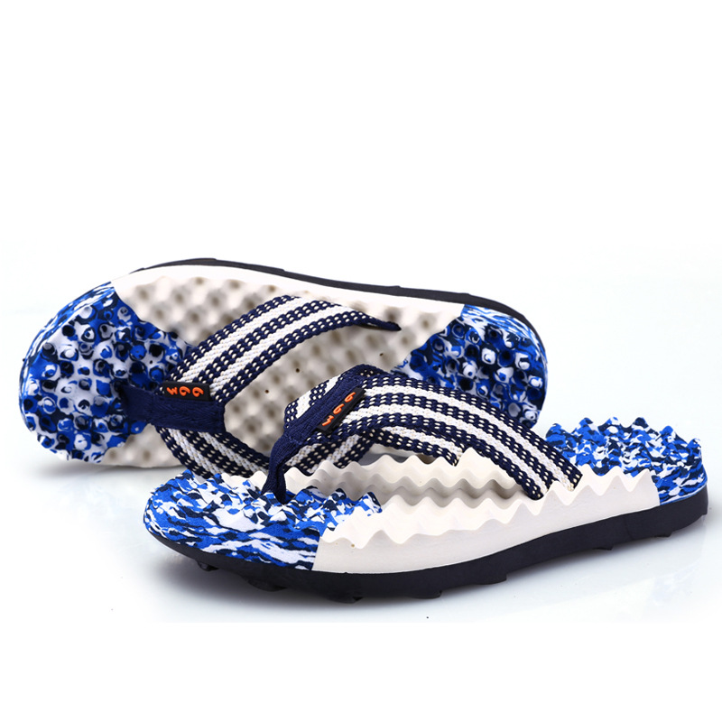 New massage flip flops with anti slip and wear-resistant rubber outdoor beach slippers for men wearing summer men's sandals