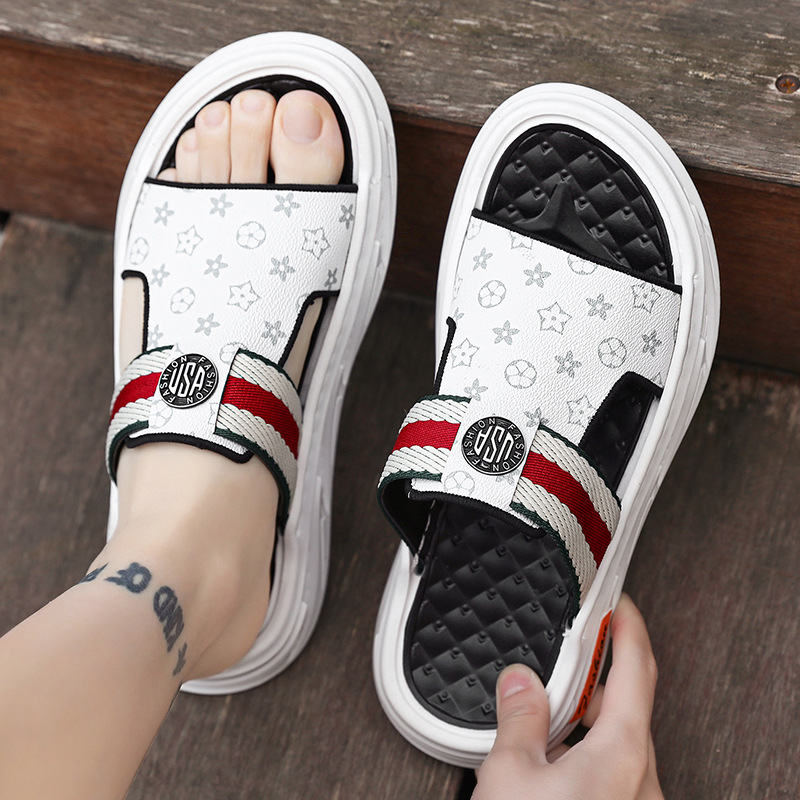 Fashionable slippers for summer  anti slip and wear-resistant  trendy beach sandals for men  casual and home one line slippers