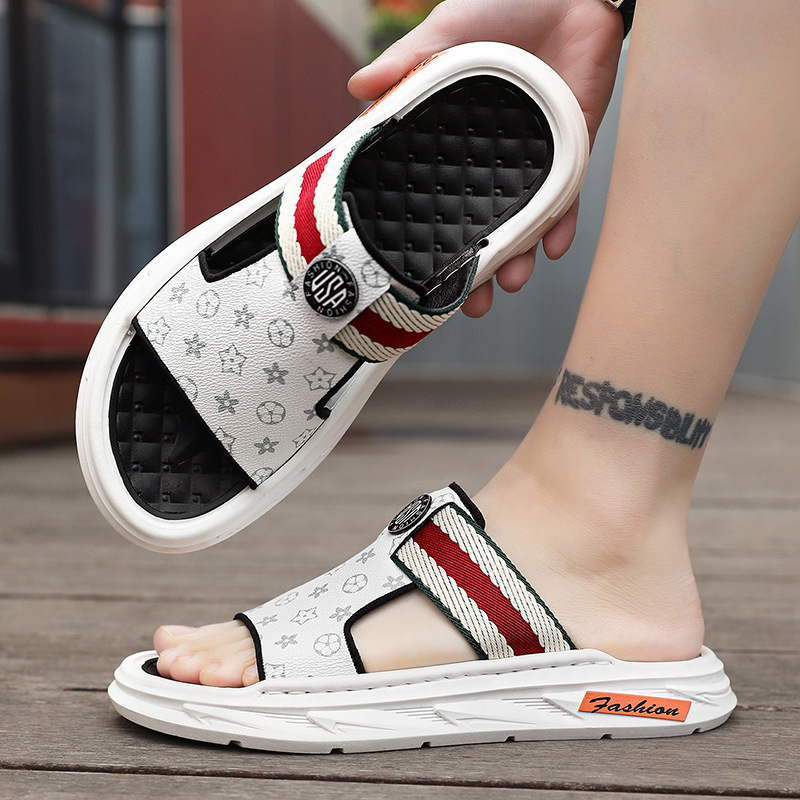 Fashionable slippers for summer  anti slip and wear-resistant  trendy beach sandals for men  casual and home one line slippers