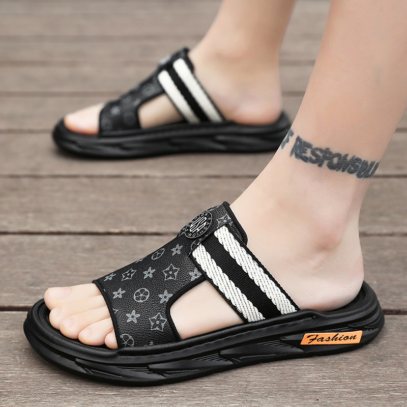 Fashionable slippers for summer  anti slip and wear-resistant  trendy beach sandals for men  casual and home one line slippers