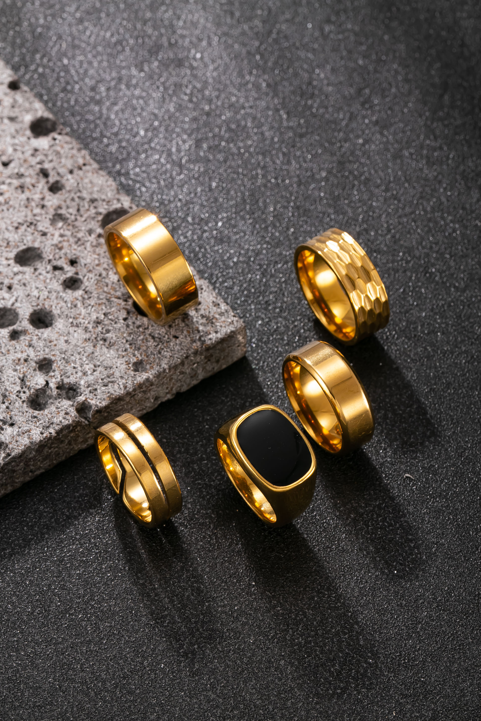 5 stainless steel rings for men dripping oil. Suitable for daily wear, special occasions, gifts for family and friends.