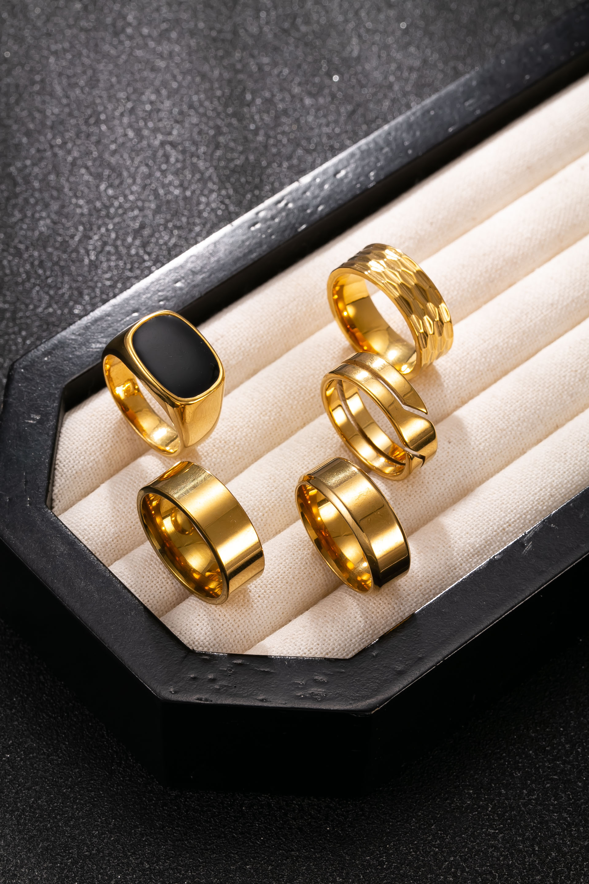 5 stainless steel rings for men dripping oil. Suitable for daily wear, special occasions, gifts for family and friends.
