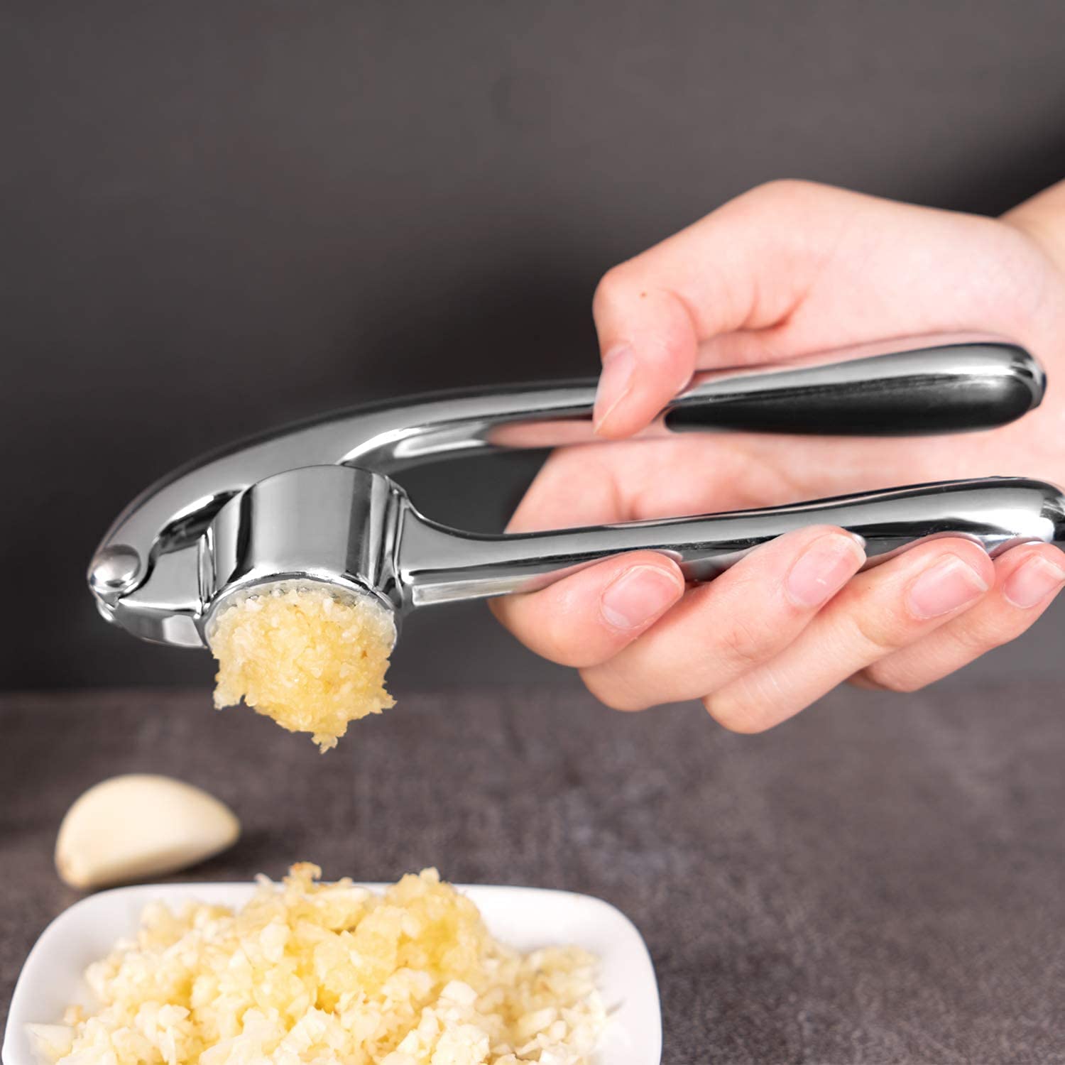 Premium Garlic Press Professional Garlic Mincer Easy to Squeeze and Clean Rust Proof & Dishwasher Safe Efficient Ginger Crusher