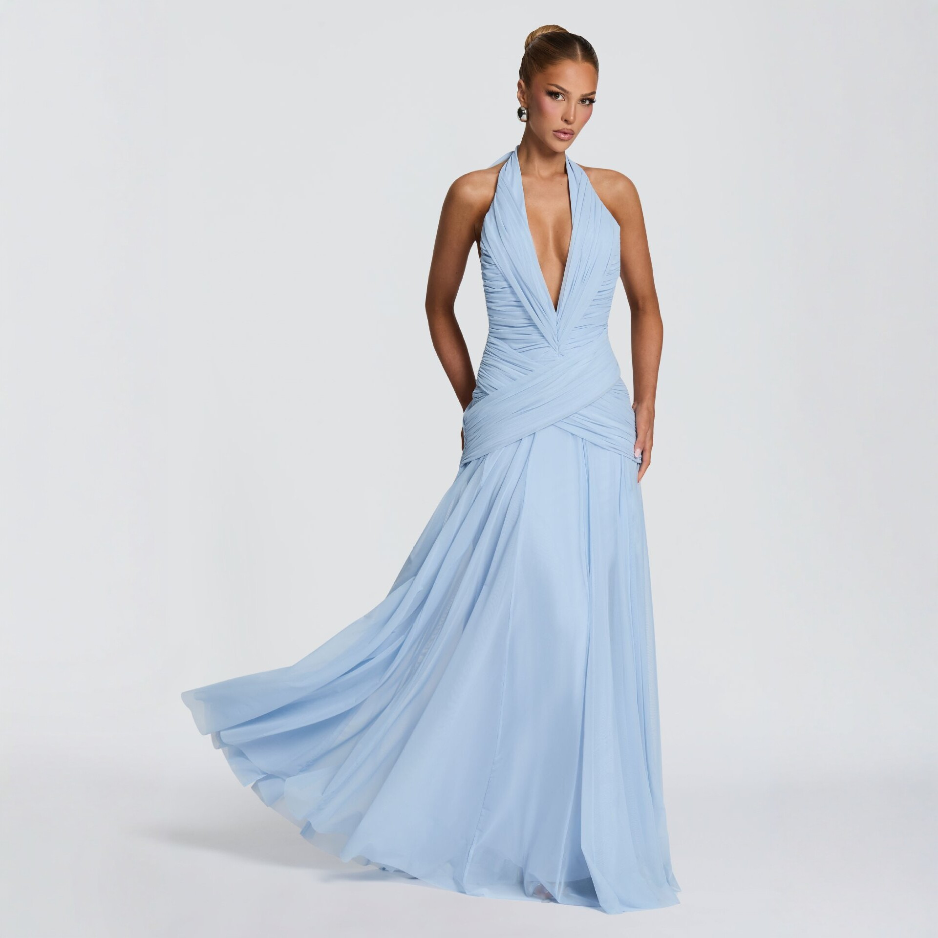 Free delivery of high-quality 2026 new summer women's clothing hot selling hanging neck deep V chiffon mesh long skirt