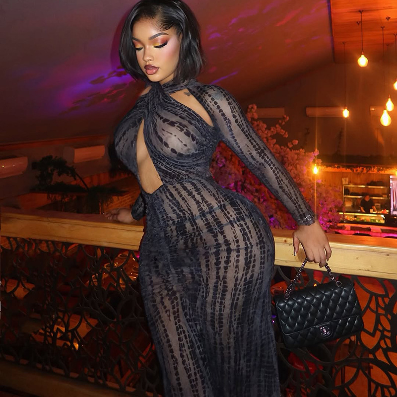 Free delivery of high-quality 2026 new summer women's clothing hot selling hanging neck sexy chest wrapped long sleeved skirt