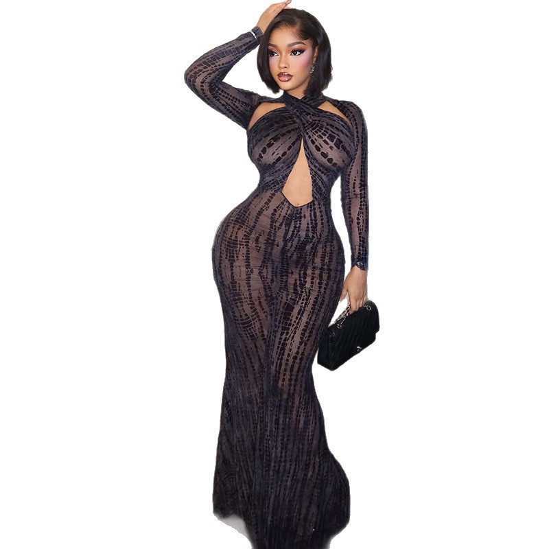 Free delivery of high-quality 2026 new summer women's clothing hot selling hanging neck sexy chest wrapped long sleeved skirt