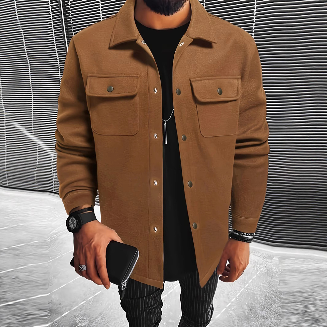In autumn, the new men's long-sleeved coat with lapel pocket and front placket is suitable for leisure commuting business wear.