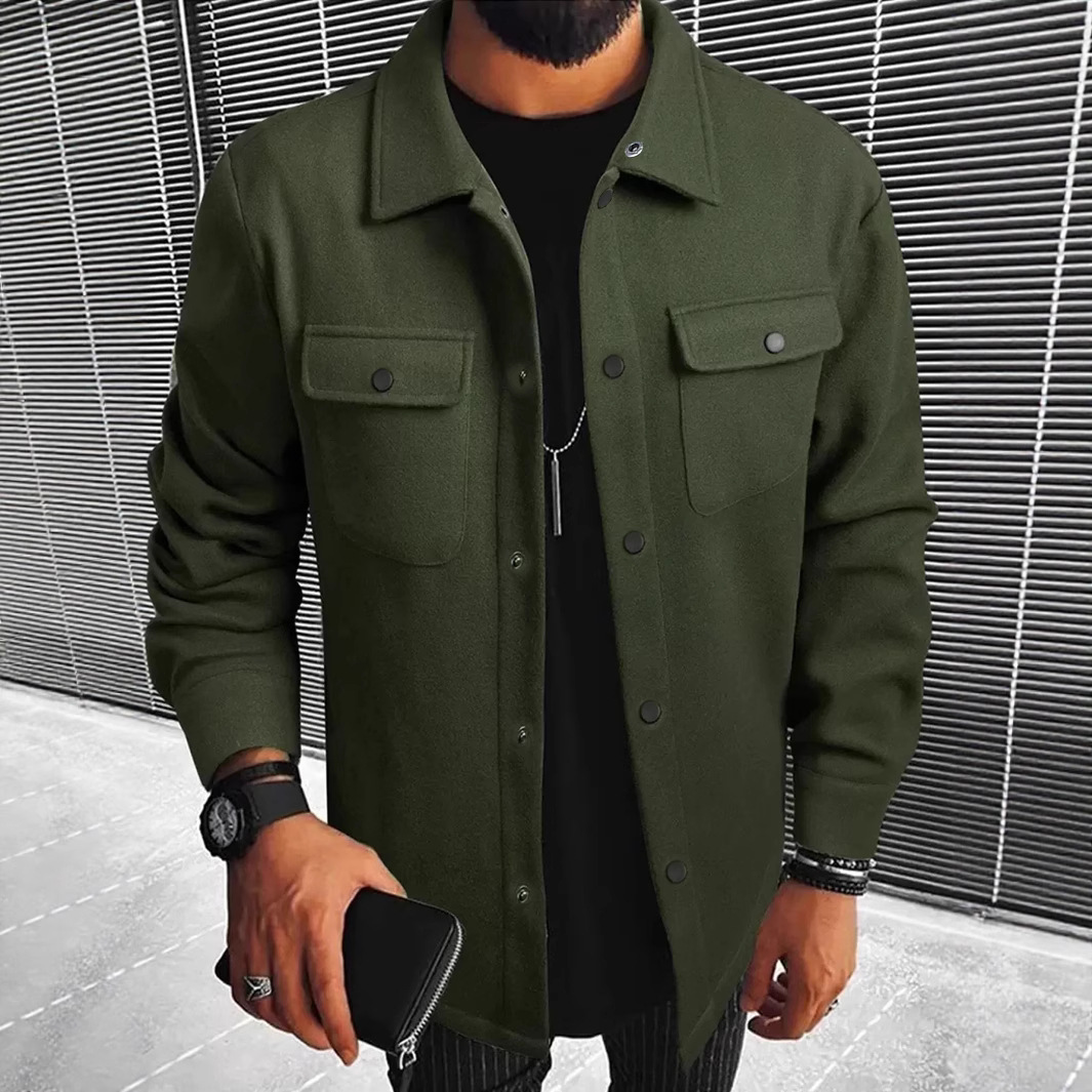 In autumn, the new men's long-sleeved coat with lapel pocket and front placket is suitable for leisure commuting business wear.