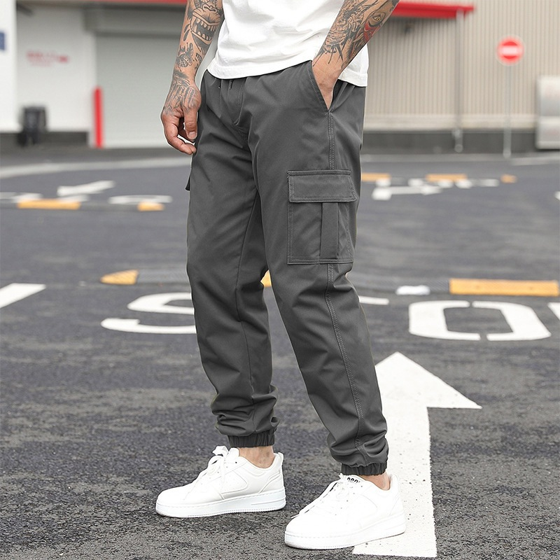 The new men's trousers are comfortable and breathable, and multi-pocket overalls are suitable for leisure and commuting.