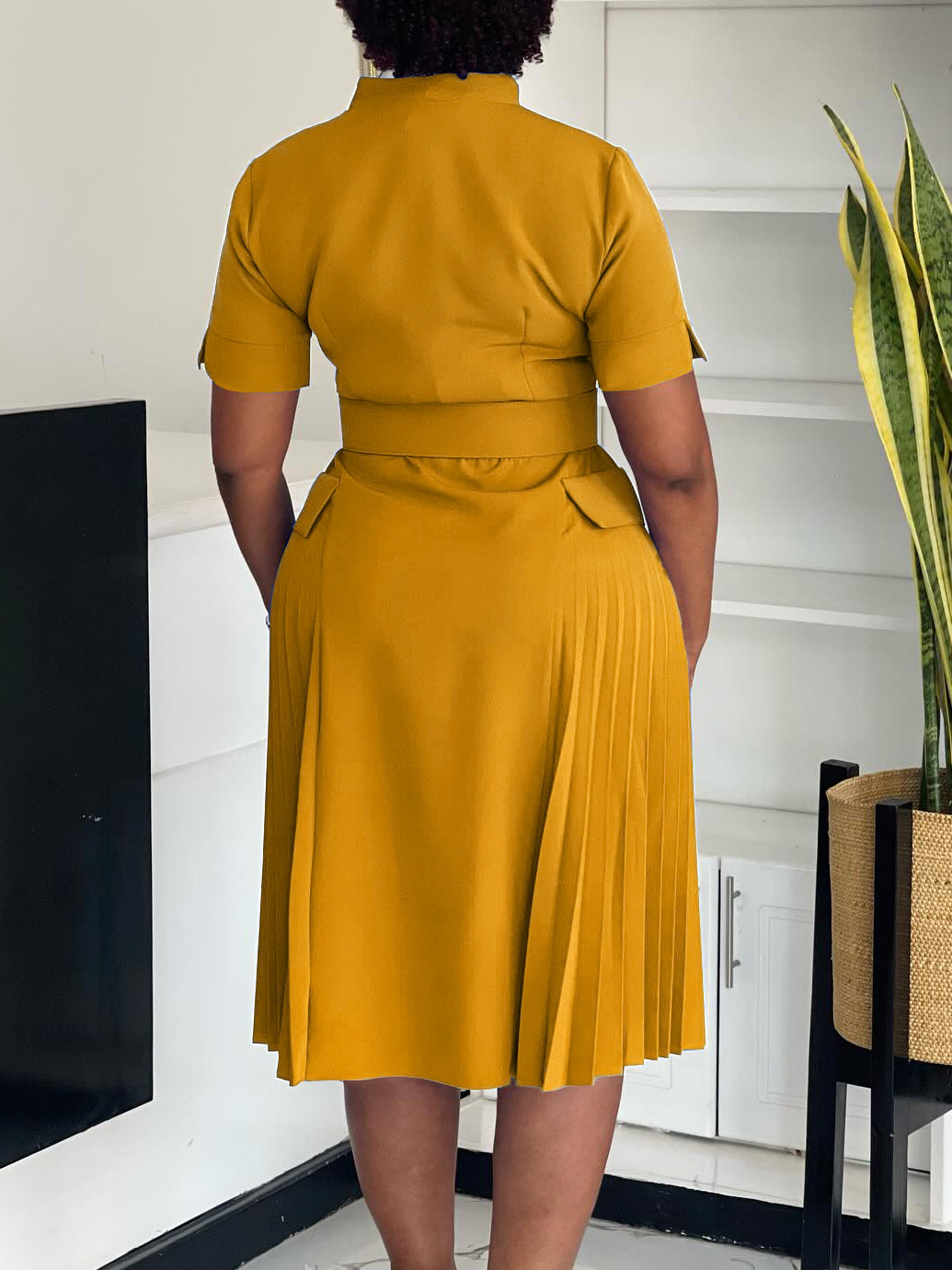 Summer new women's short-sleeved V-neck high waist pleated long dress is suitable for leisure office commuting parties.