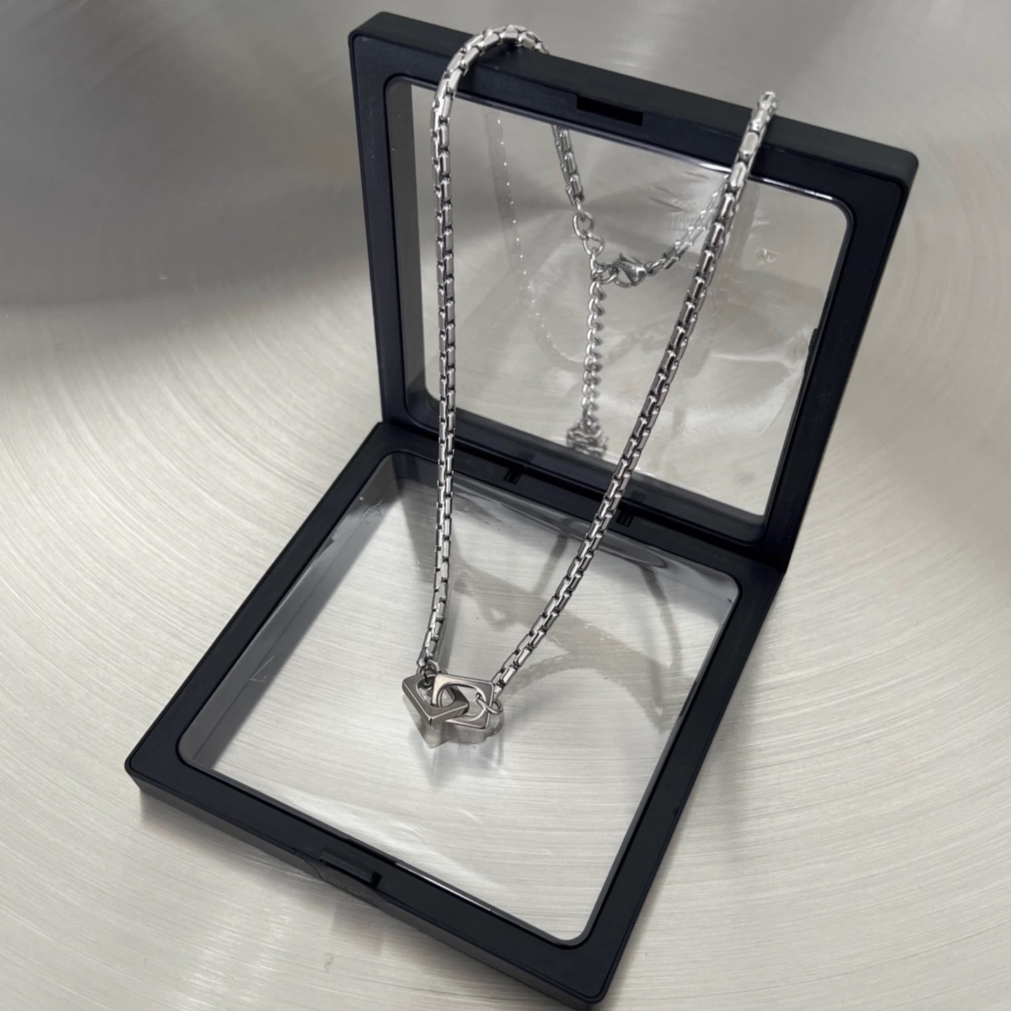Minimally designed double loop necklace for men with a cool and niche style, light luxury street hip-hop collarbone chain