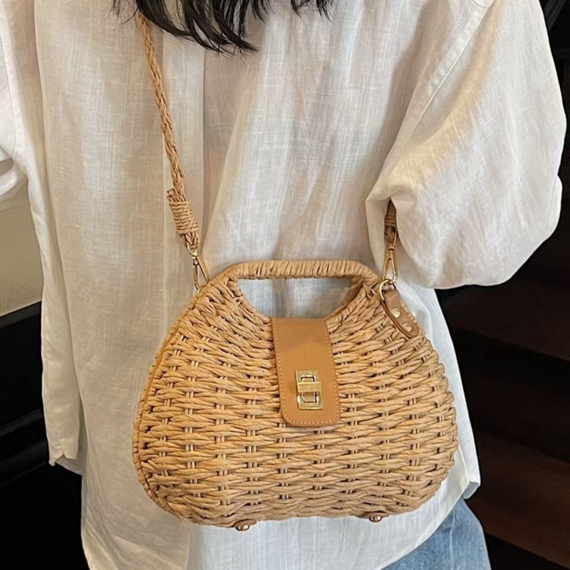Elegant Straw Woven Shoulder Bag Solid Color Eco-Friendly Boho Crossbody Bag Metal Buckle All-match Wicker Rattan Handbag Travel