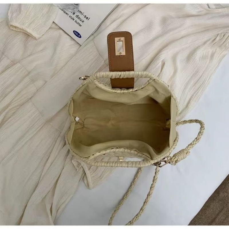 Elegant Straw Woven Shoulder Bag Solid Color Eco-Friendly Boho Crossbody Bag Metal Buckle All-match Wicker Rattan Handbag Travel