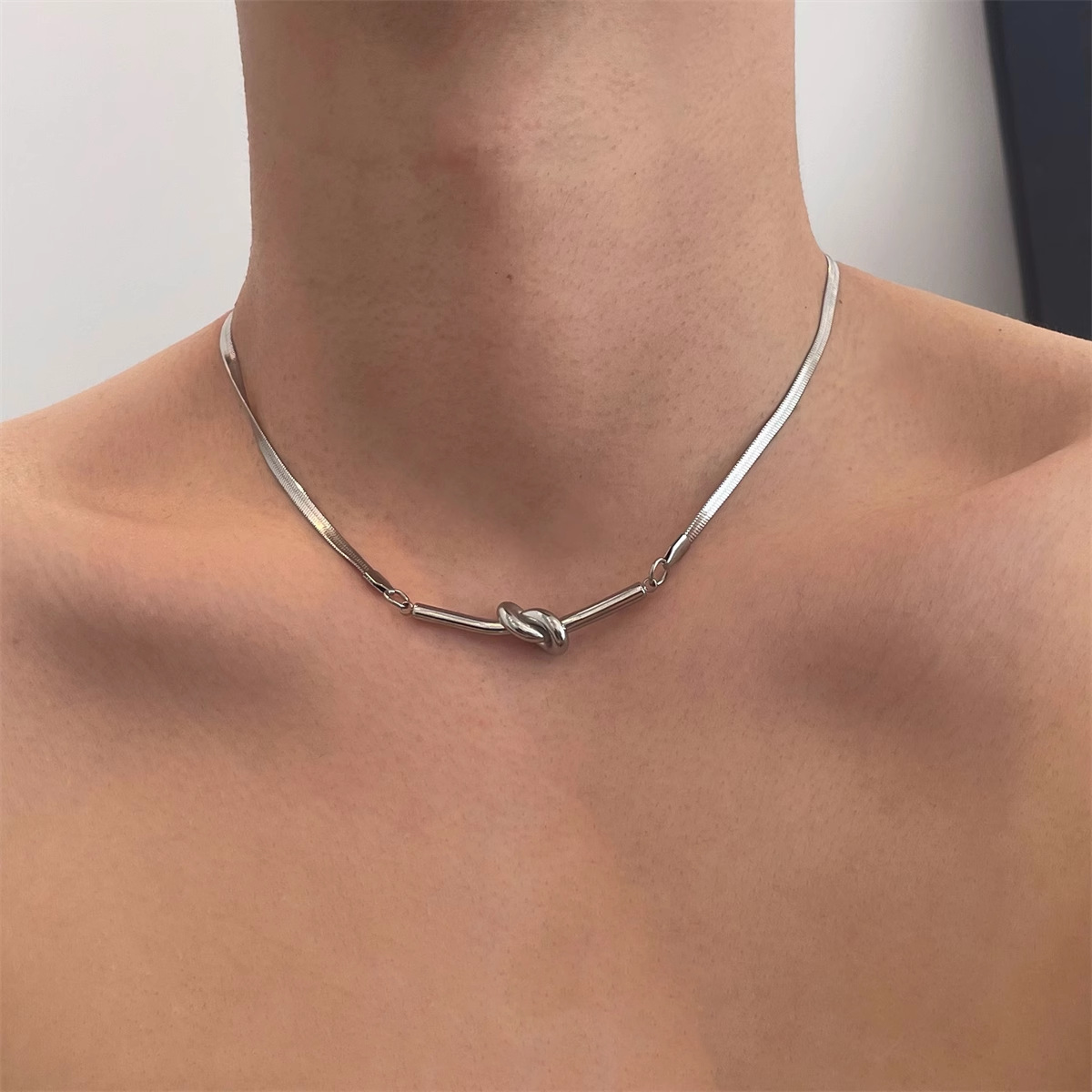 Hip hop cool style knotting fun snake bone chain short titanium steel men's necklace collarbone chain sweater chain