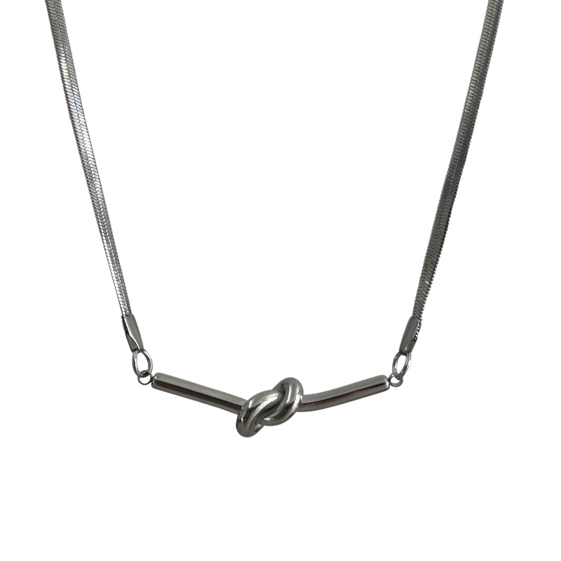 Hip hop cool style knotting fun snake bone chain short titanium steel men's necklace collarbone chain sweater chain