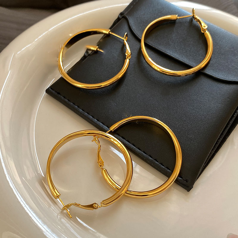 High end letter light luxury large circle earrings, feminine temperament exaggerated earrings, earrings, earrings, studs