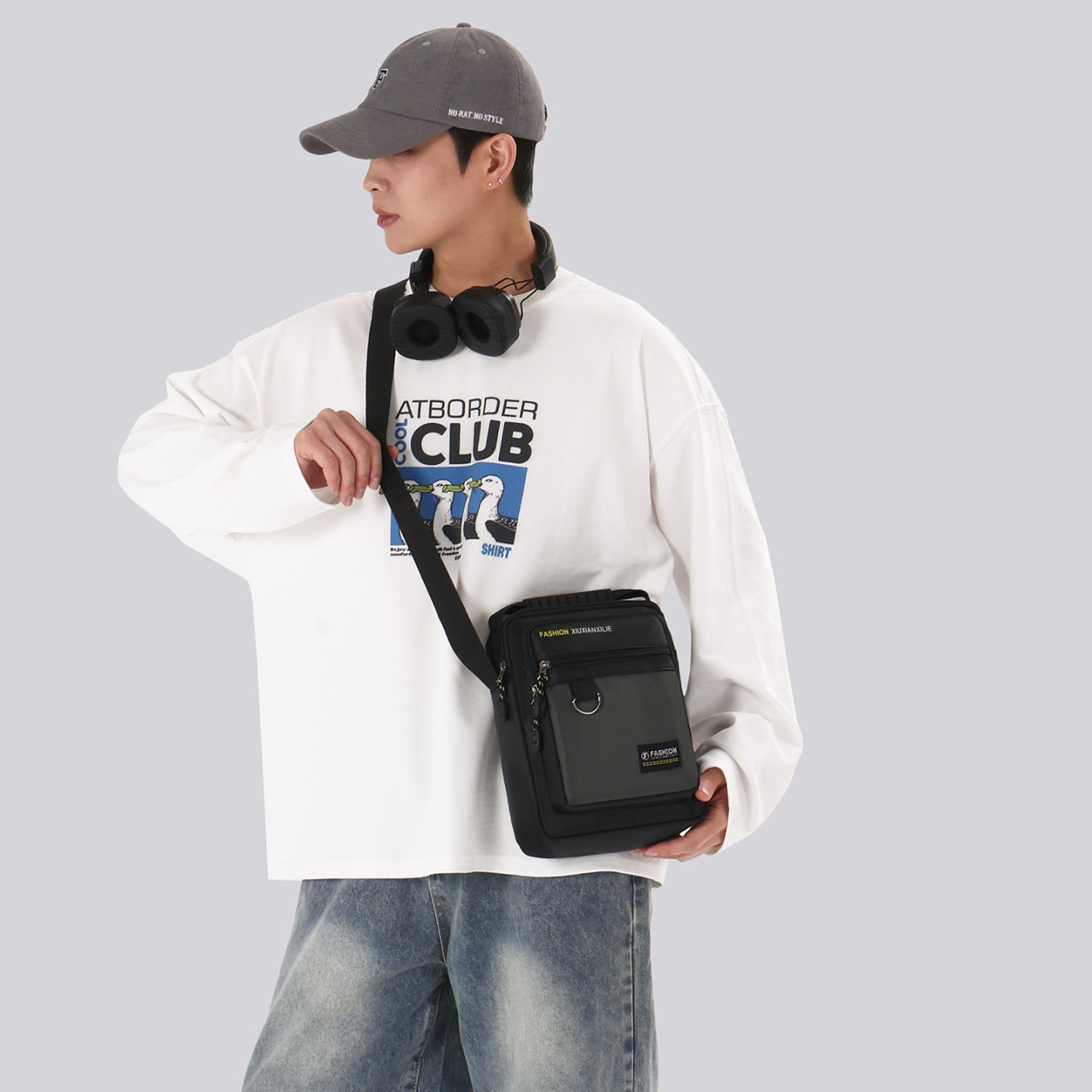Anti splash nylon simple shoulder bag for men  vertical casual versatile handbag  fashionable outdoor commuting crossbody bag