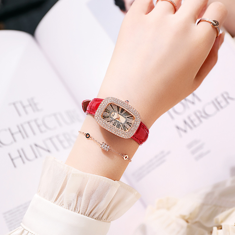 Trendy and fashionable women's leather strap watch with diamond inlay, water diamond wine barrel, women's quartz watch