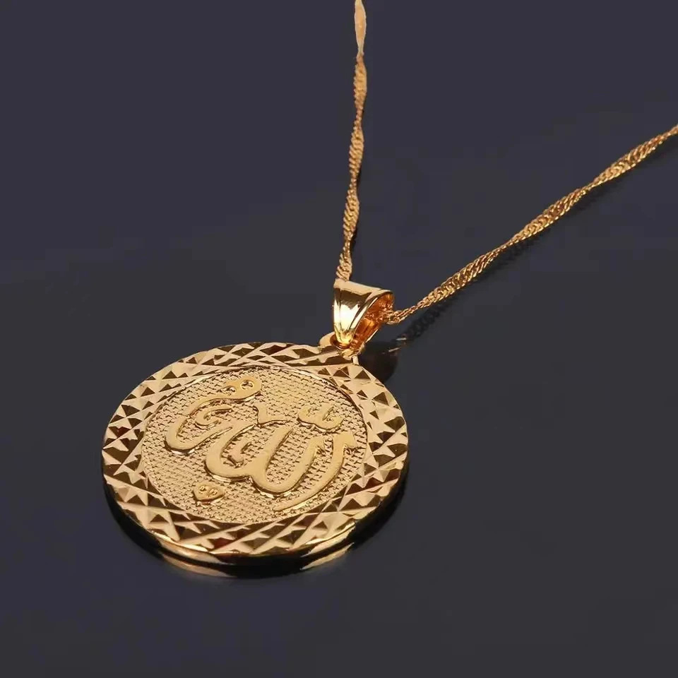 Elegant Round-Pendant Necklace – Lightweight, Fade-Proof Sweater Chai