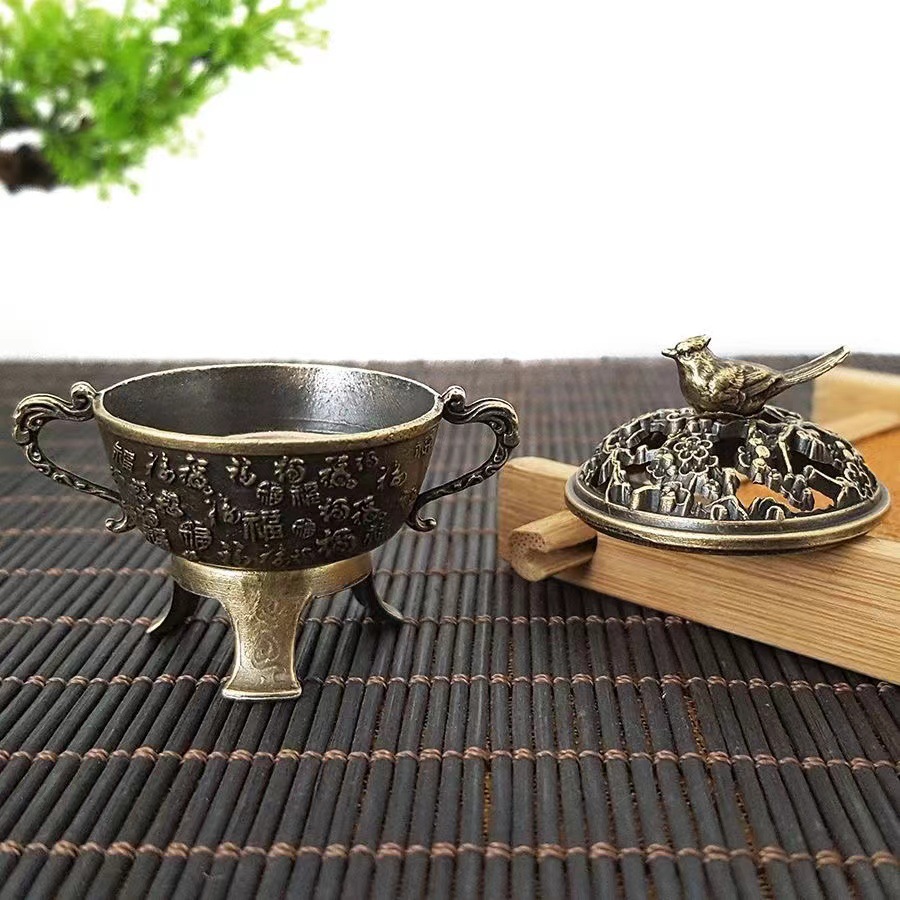 Elegant Three-Legged Tripod Incense Burner – Artisanal Alloy Aromatherapy Diffuser with Blessing Motif