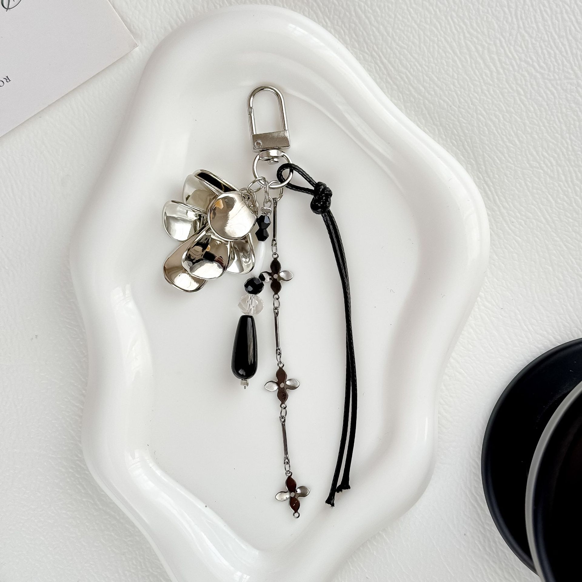 Neo-Gothic Millennial Strap – Trend-Forward Anti-Loss Loop with Moody Elegance for Phones, Keys & Bag