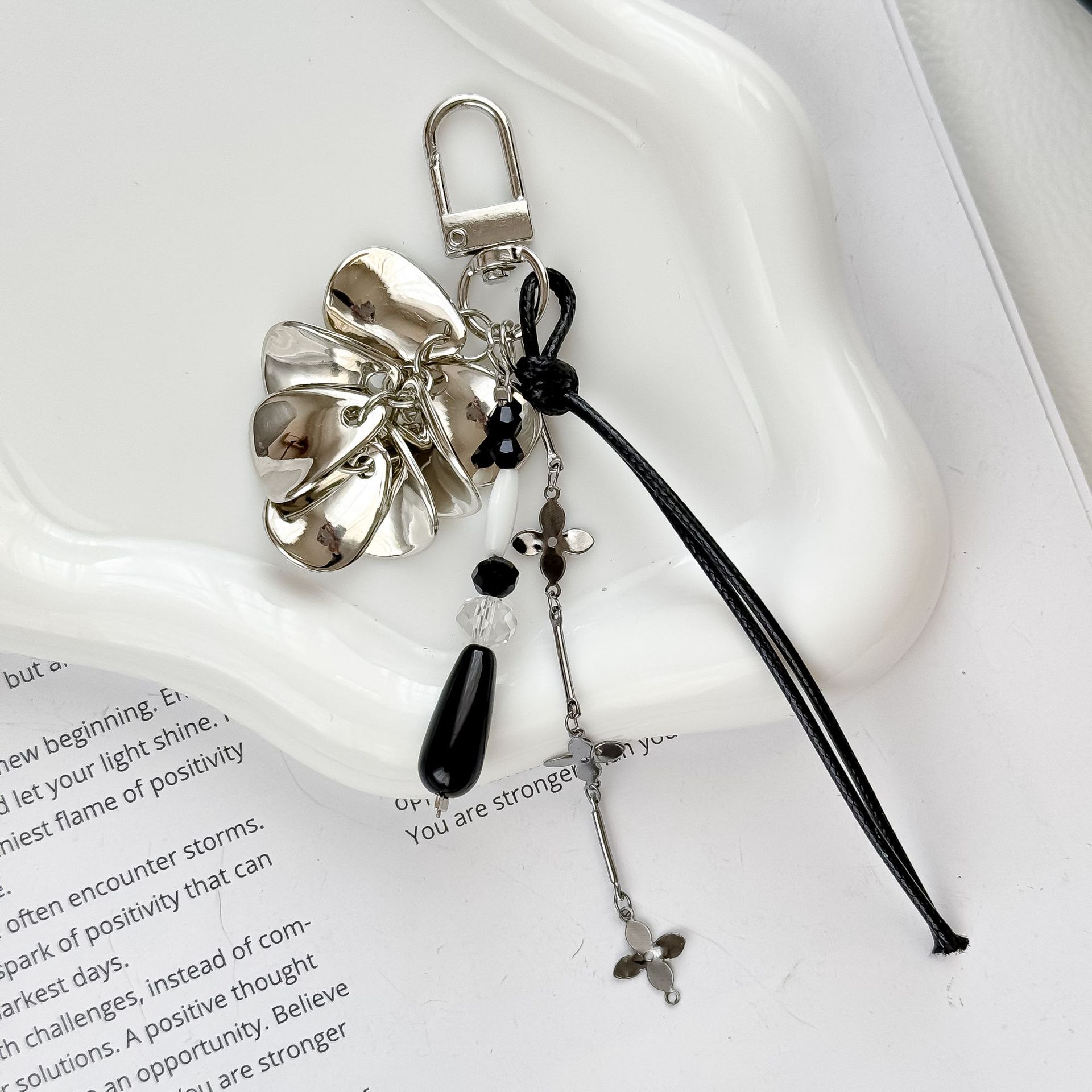Neo-Gothic Millennial Strap – Trend-Forward Anti-Loss Loop with Moody Elegance for Phones, Keys & Bag