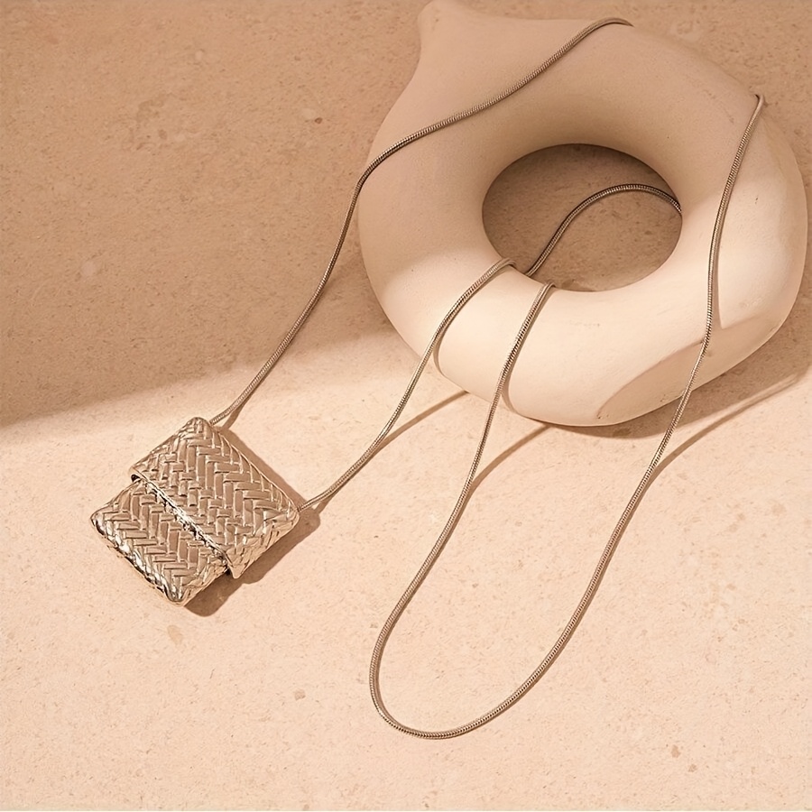 Elegant Openable Woven Bag Pendant Necklace – Stylish Long Sweater Chain for Women