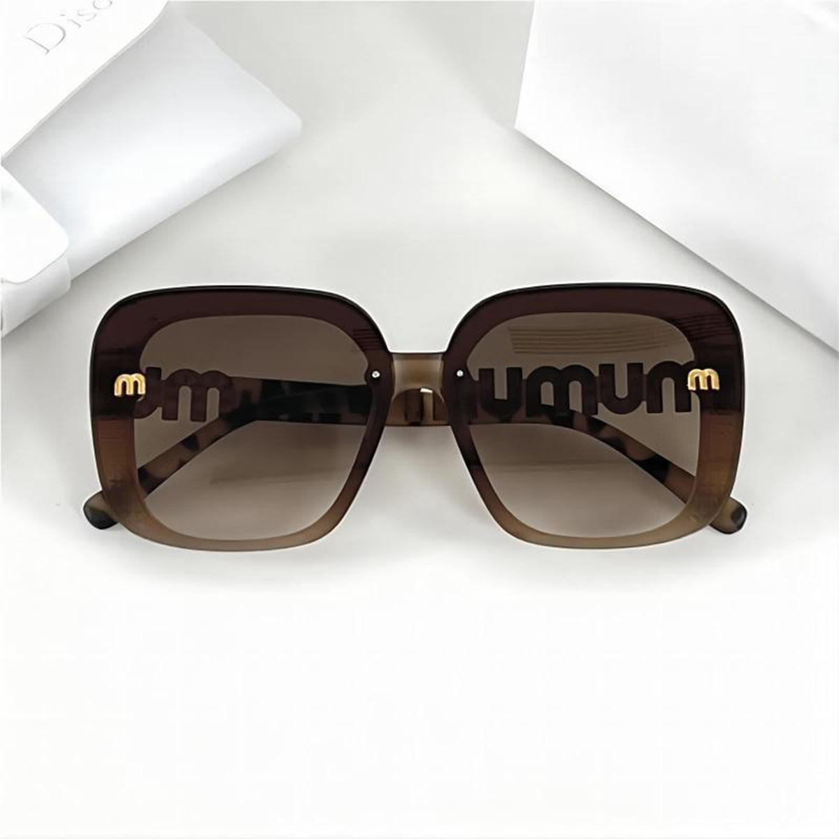 New Fashionable Sunglasses with A High-end Feel, Large Frame Sunglasses, Light Luxury Eyeglass Frame