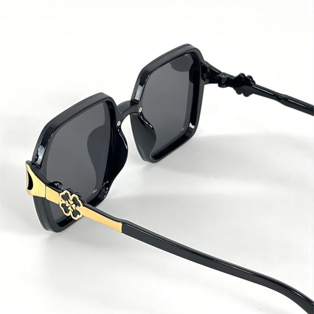 New Simple Clover Sunscreen Sunglasses Retro Fashion Women's Sunglasses Heart Shaped Glasses