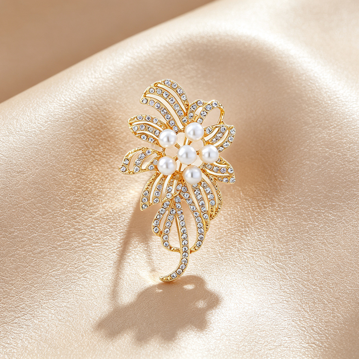 New Fashionable Bustier Flag Dress Lapel Pin Accessories with Korean Water Drop Flowers for High-End and Trendy Luxury Style