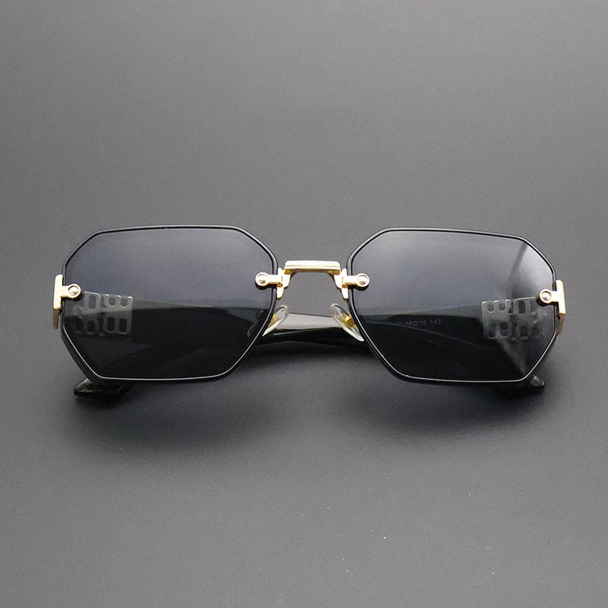 Letter Square Retro Sunglasses Gradient Color Fashionable Unisex Aviator Sunglasses