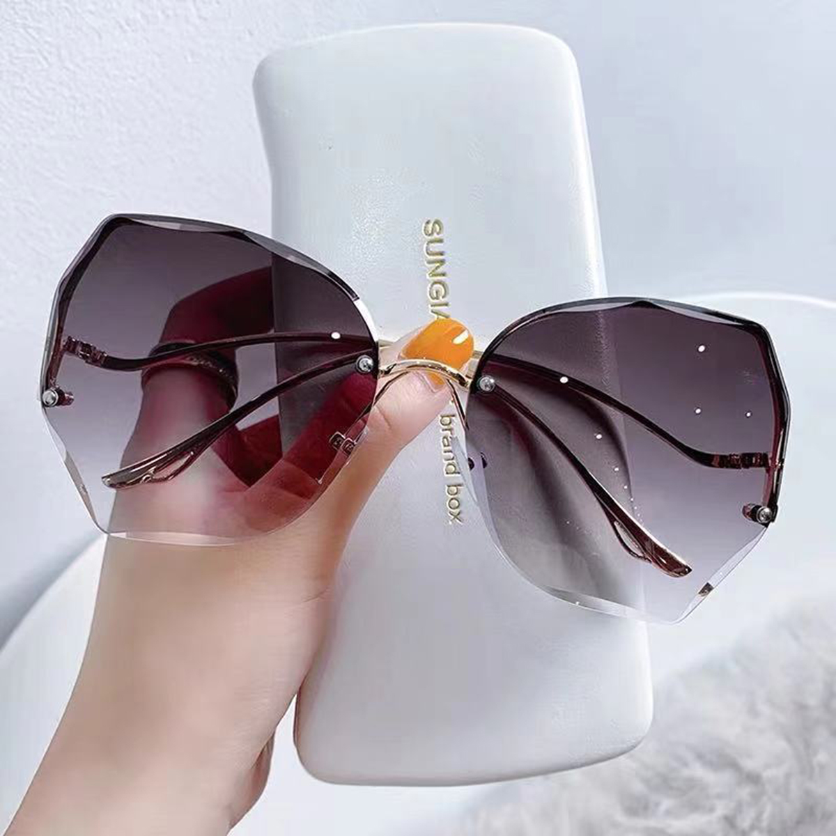 New Metal Polygon Sunglasses for Women - Slimming Large Face, Ocean Film Frameless Cut-Edge Aviator Glasses