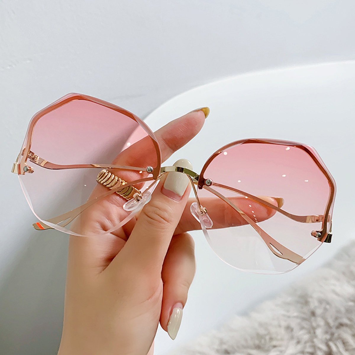 New Metal Polygon Sunglasses for Women - Slimming Large Face, Ocean Film Frameless Cut-Edge Aviator Glasses