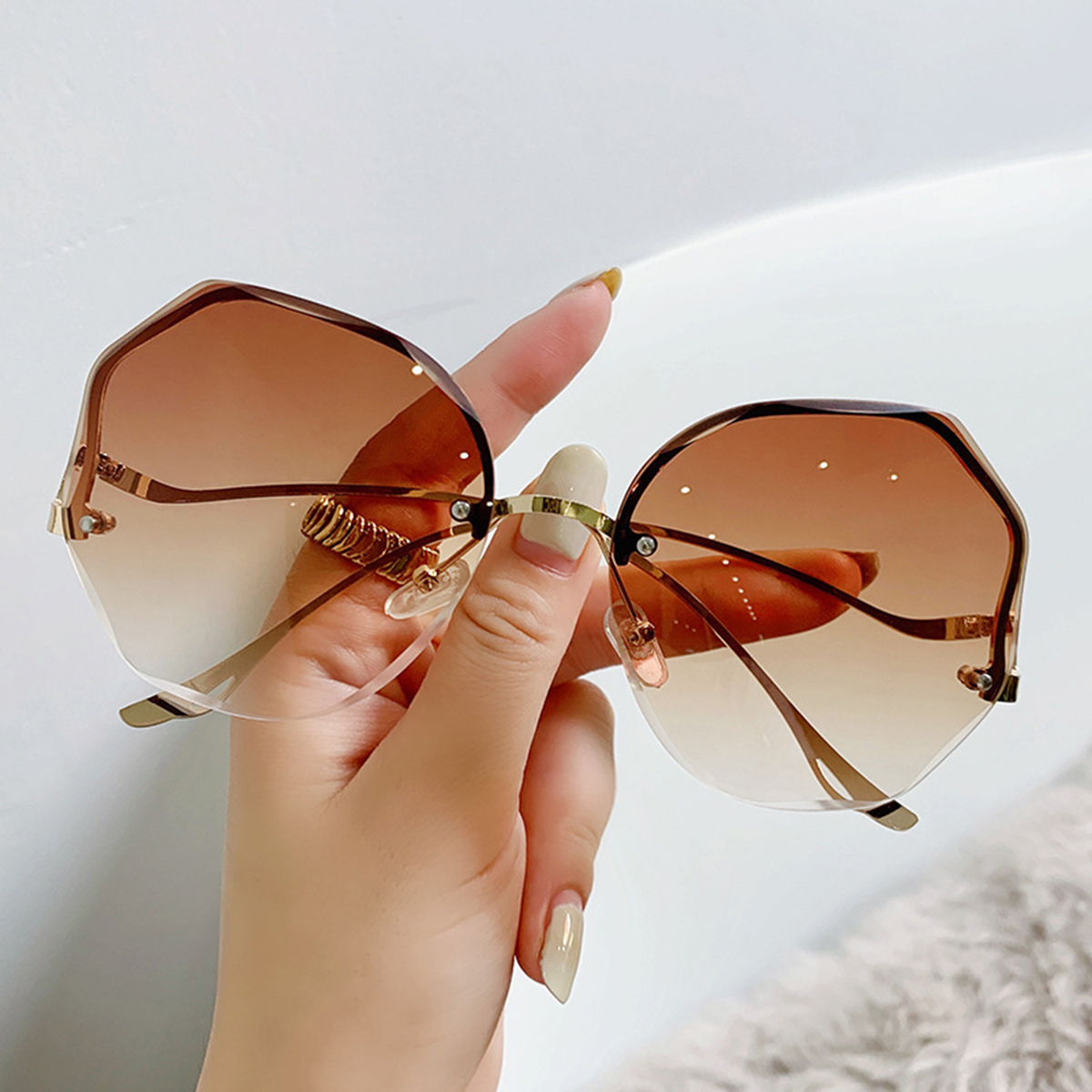New Metal Polygon Sunglasses for Women - Slimming Large Face, Ocean Film Frameless Cut-Edge Aviator Glasses