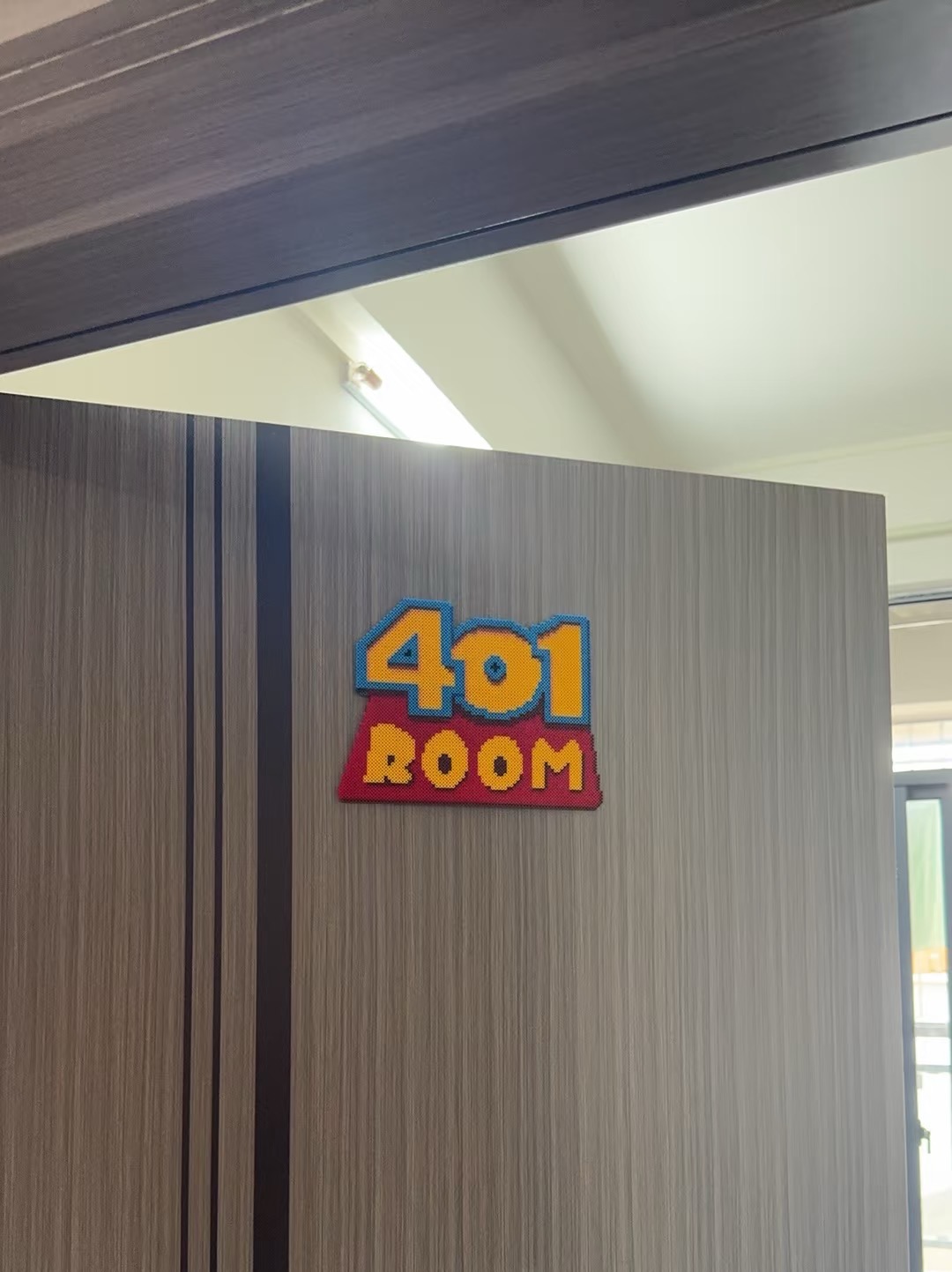 Modern Pixel-Perfect Bean Mosaic Doorplates — Ultra-HD Customizable Nameplates with Adhesive Mounting (No Drilling Required)