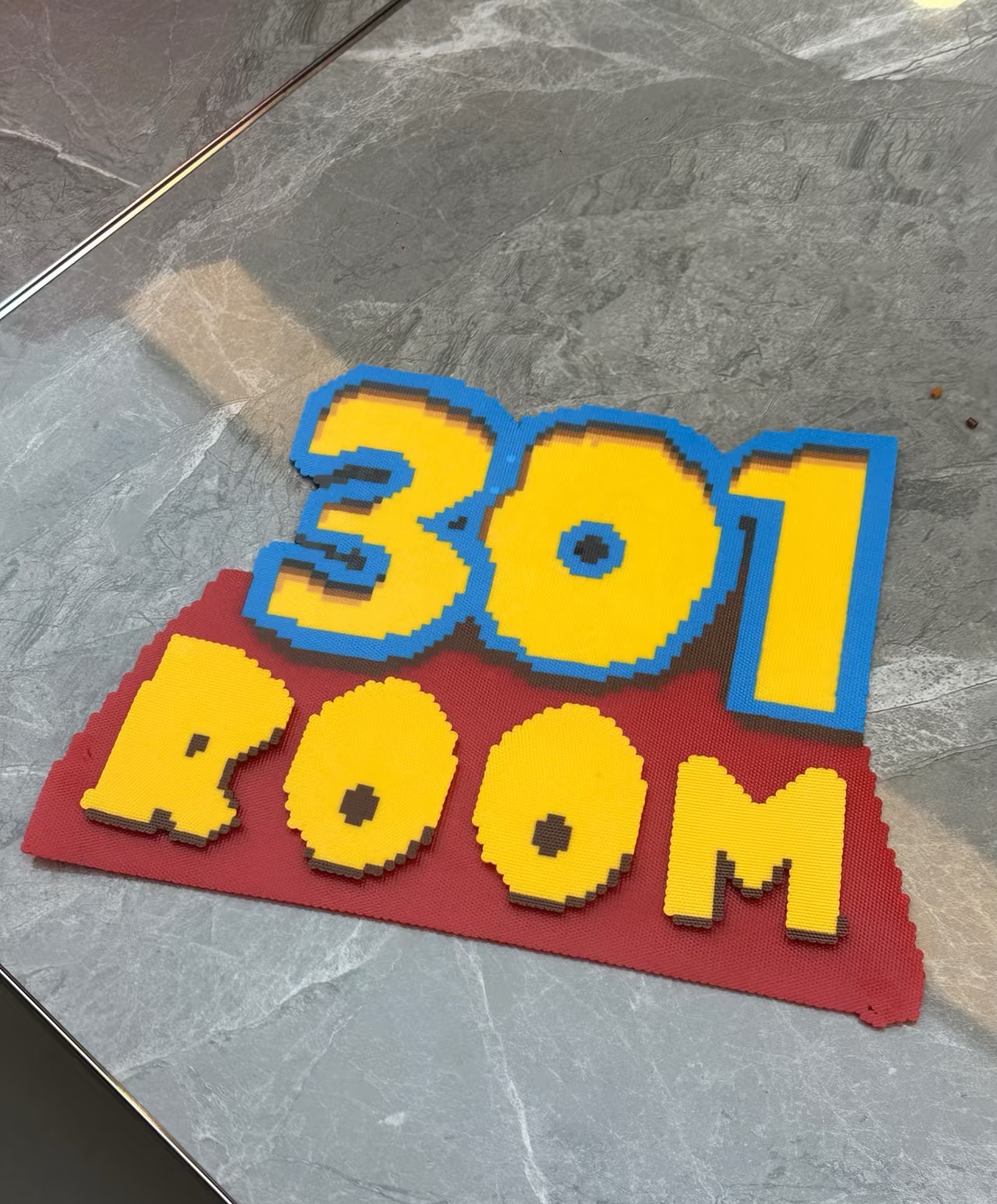 Modern Pixel-Perfect Bean Mosaic Doorplates — Ultra-HD Customizable Nameplates with Adhesive Mounting (No Drilling Required)