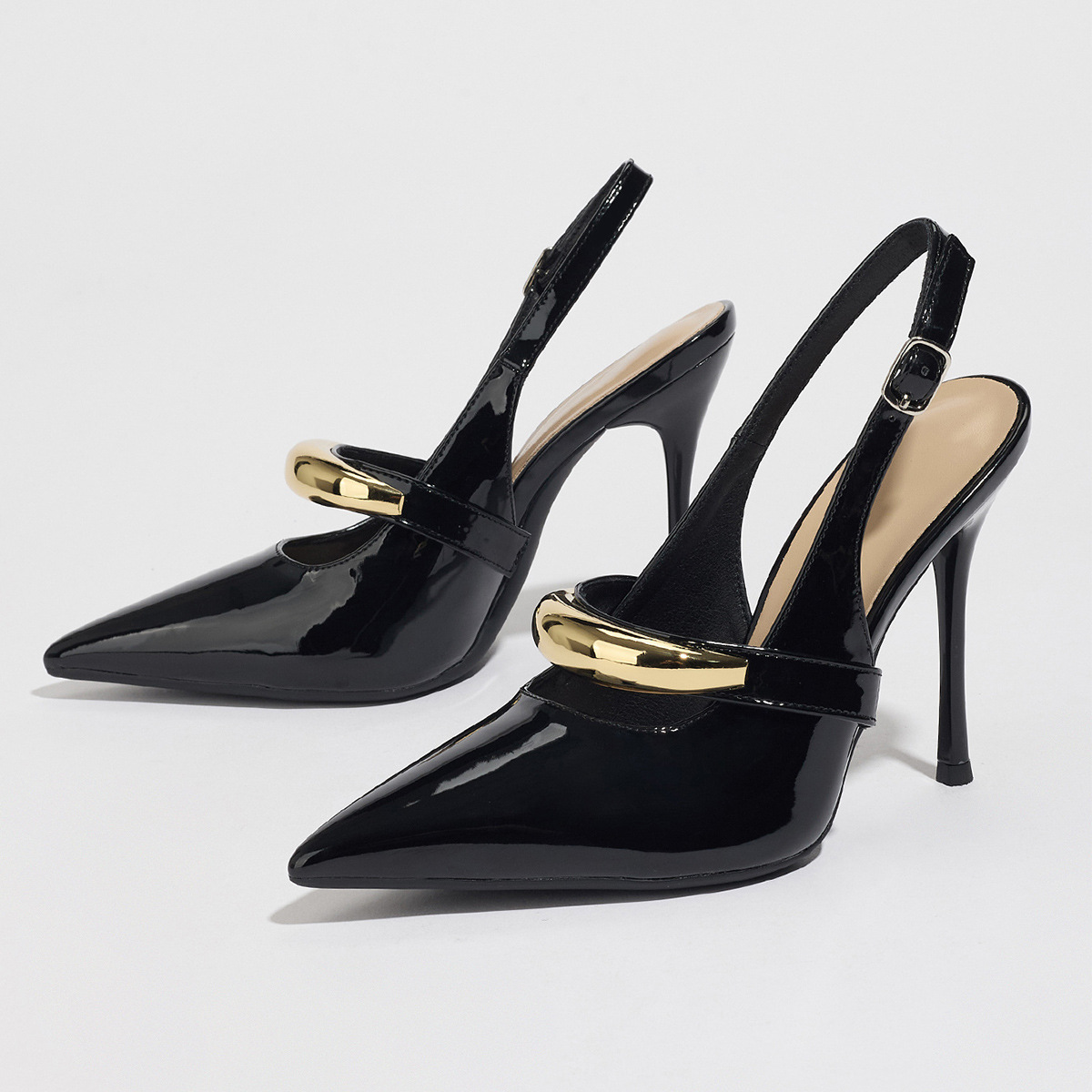 New Fashionable Pointed Metal Strap with Thin Heel and Backspace Large High Heel Sandals