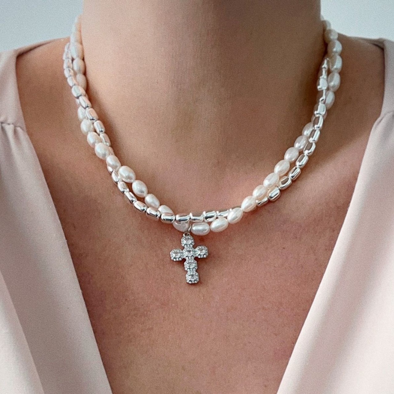 Women Baroque Faux Pearl Necklace Luxury Cross‑Shaped Diamond‑Inlaid Pendant Clavicle Chain Minimalist High‑end Niche Design