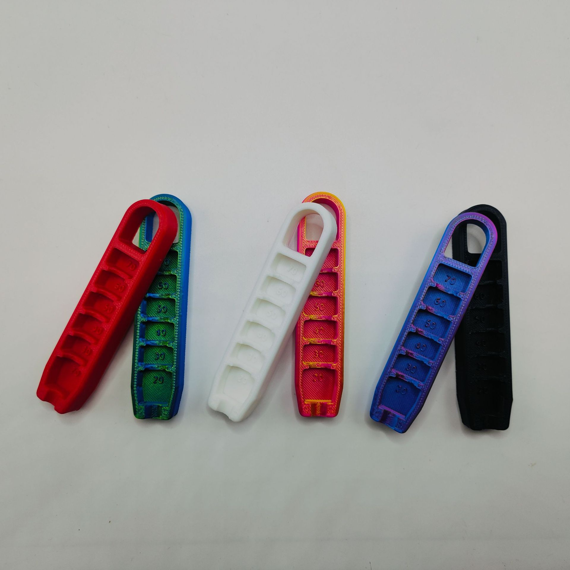 Artisanal 3D-Printed Golf Seat Lifter – Ergonomic Contoured Shape & Matte Metallic Finish