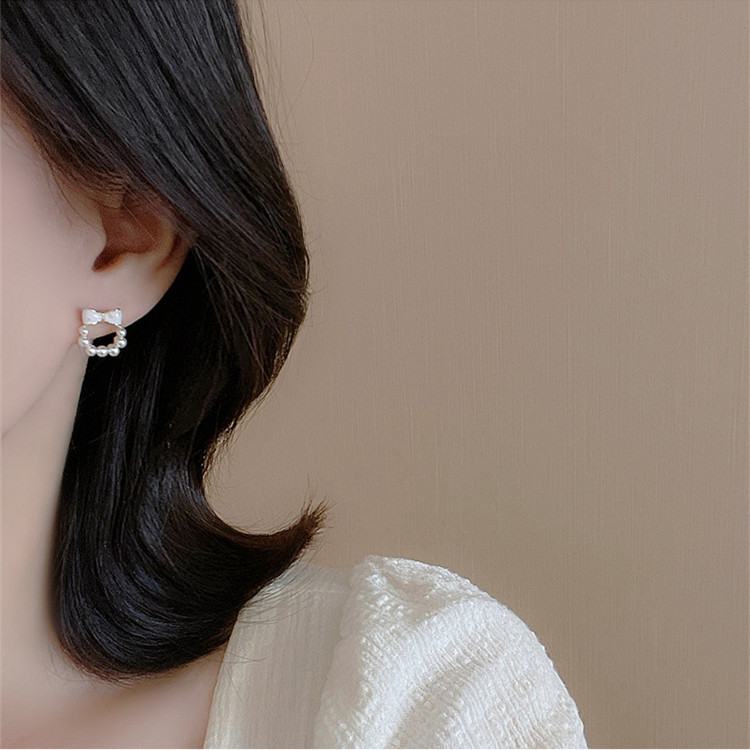 Delicate Ribbon Bow Earrings in 925 Silver Featuring Natural Broken Shell Pearls — Minimalist, Feminine & Trend-Forward